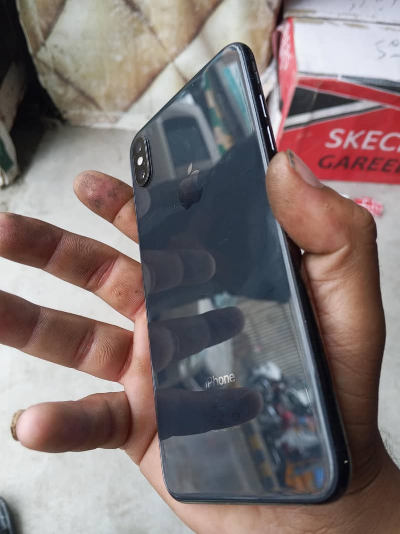 Apple iPhone XS Max 2