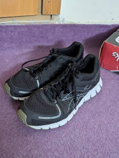 Reebok running shoes premium condition