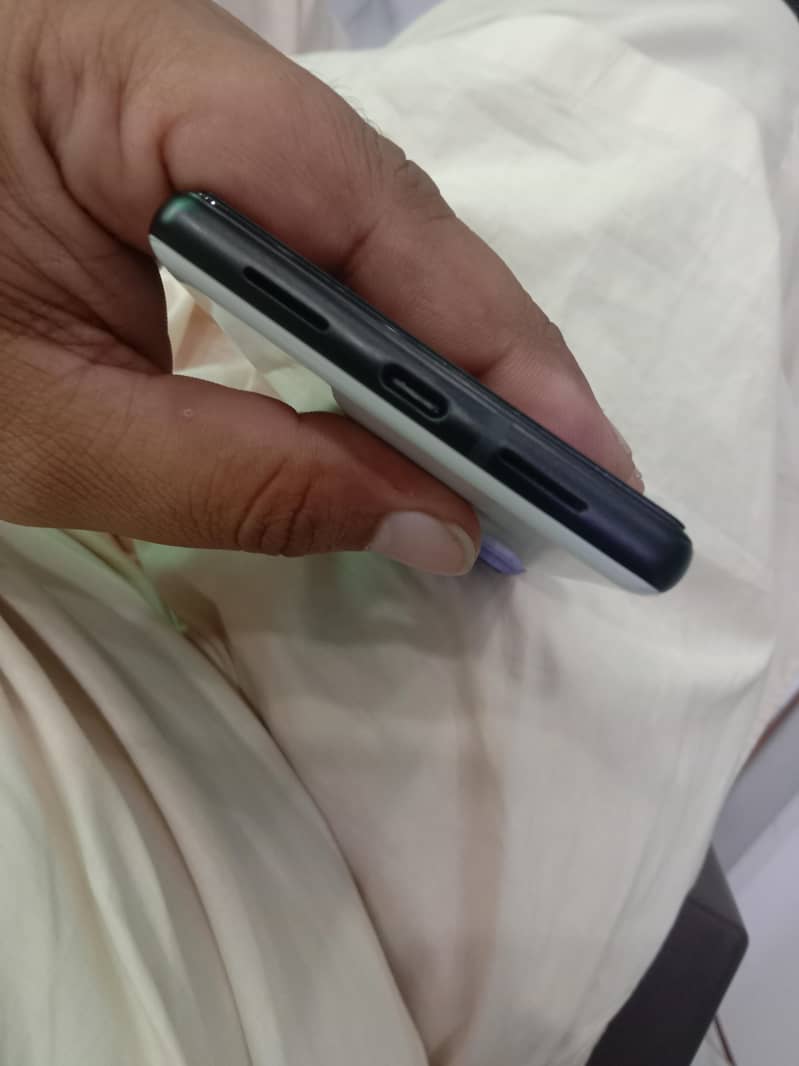 Google Pixel 6 4