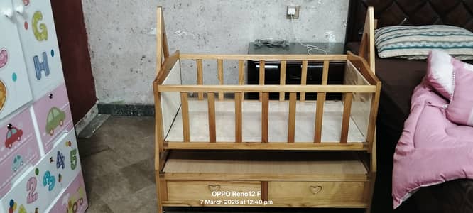 Kids bed/ baby cot