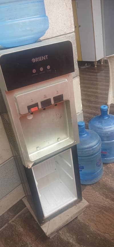 on hai chal rha hai repair nhi hai sirf darwazay nikal gye hai