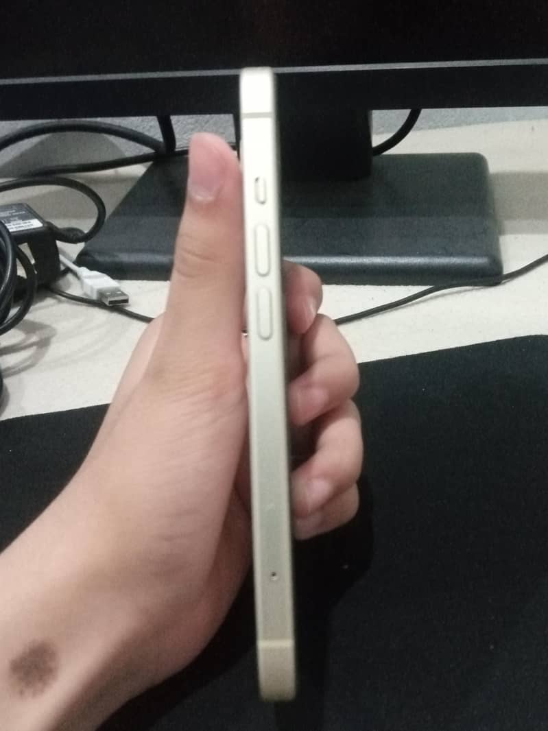 Apple iPhone 15 2