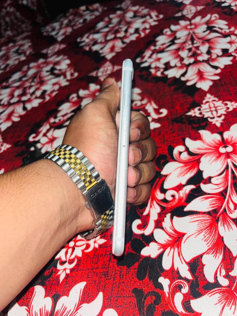 Apple iPhone 7 1