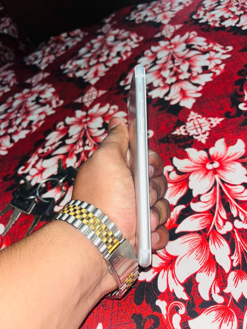 Apple iPhone 7 2