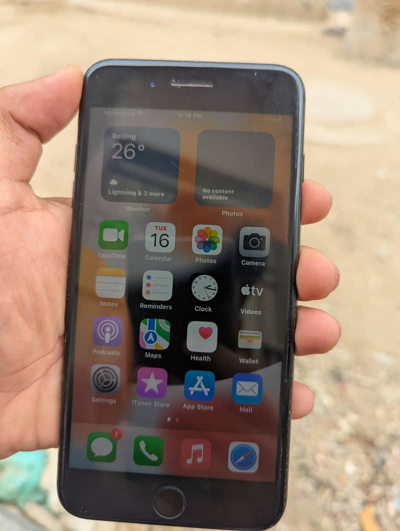 Apple iPhone 7 Plus 0