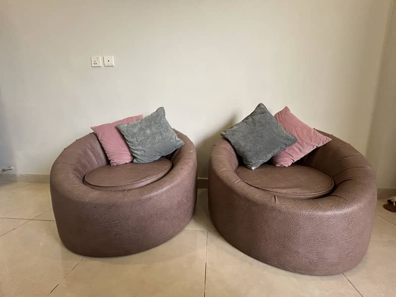 Trend round pod style sofas 0