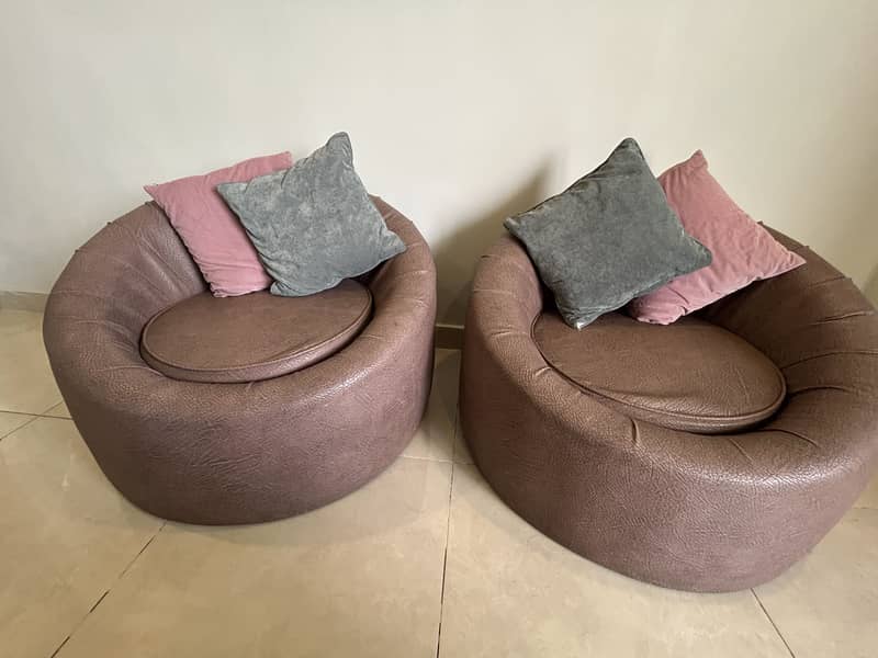 Trend round pod style sofas 1