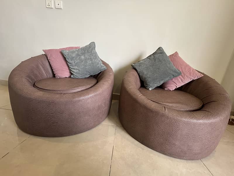 Trend round pod style sofas 2