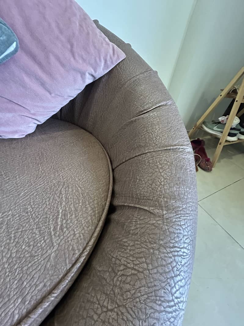 Trend round pod style sofas 3