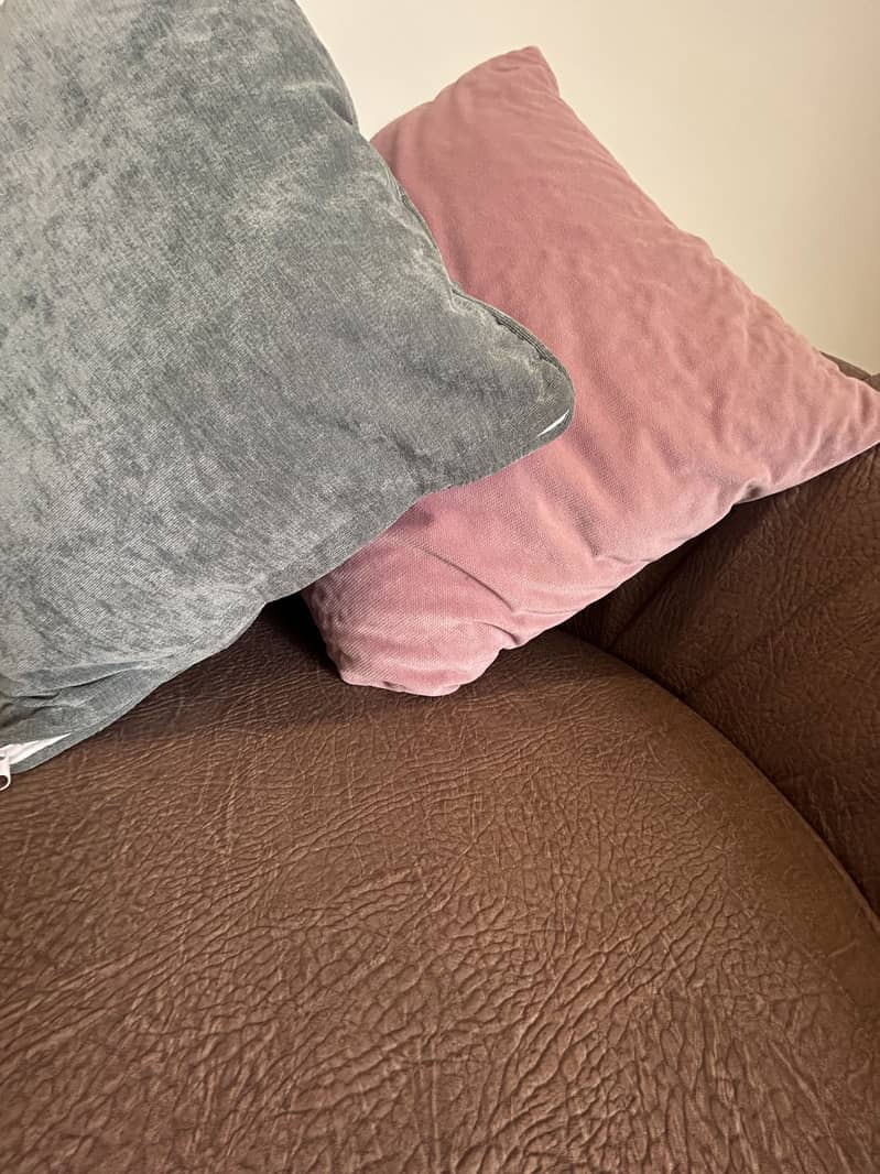 Trend round pod style sofas 4