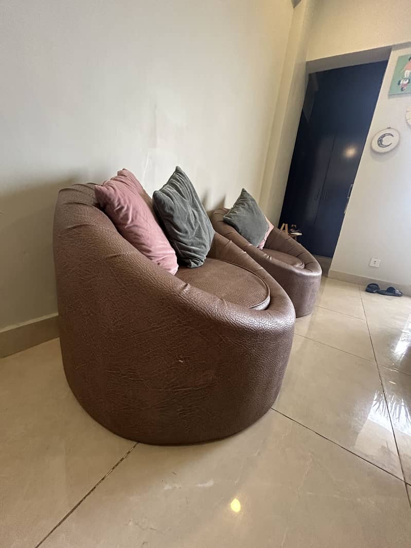 Trend round pod style sofas 5