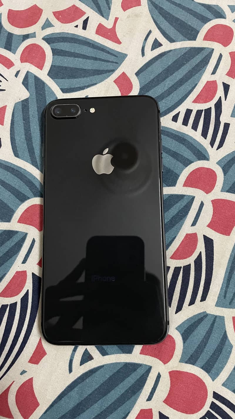Apple iPhone 8 Plus 1