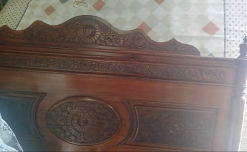 bed Chinoti design. . .