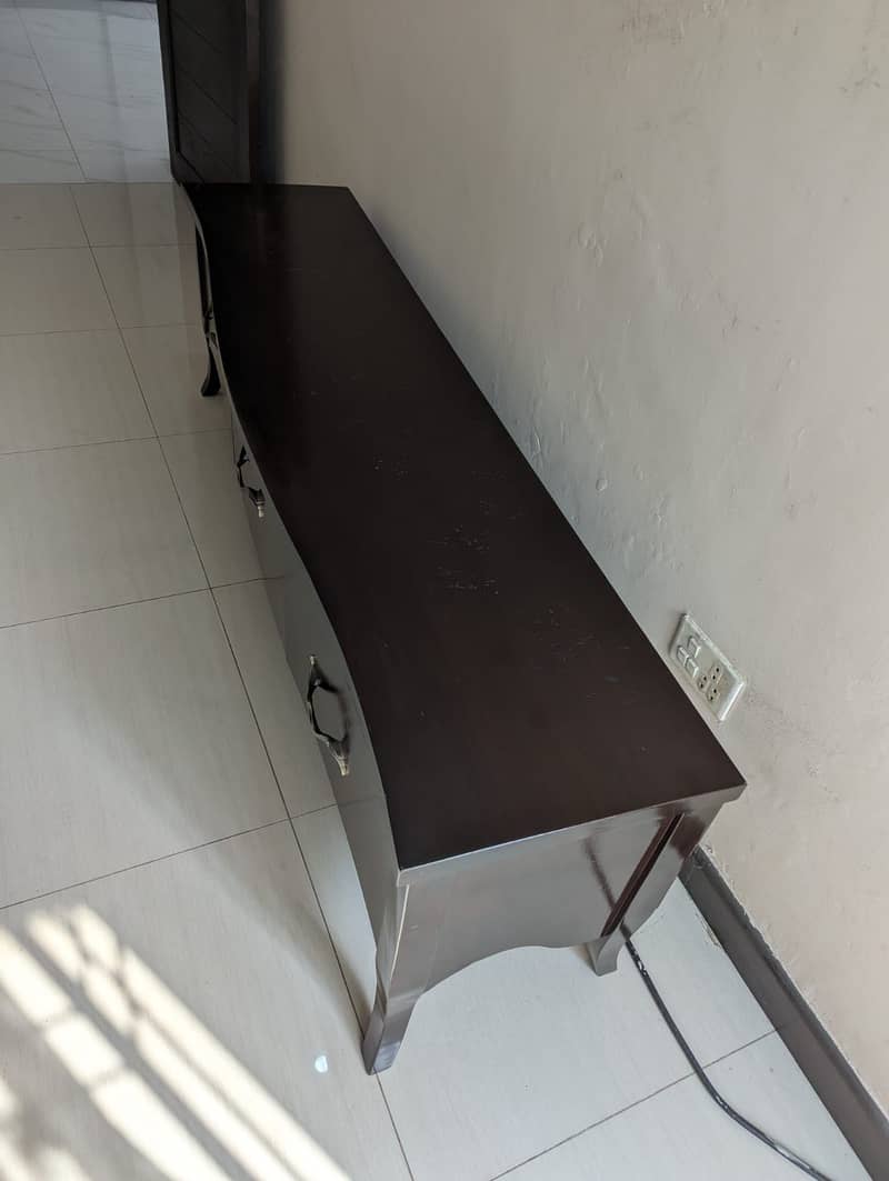 Media console 1