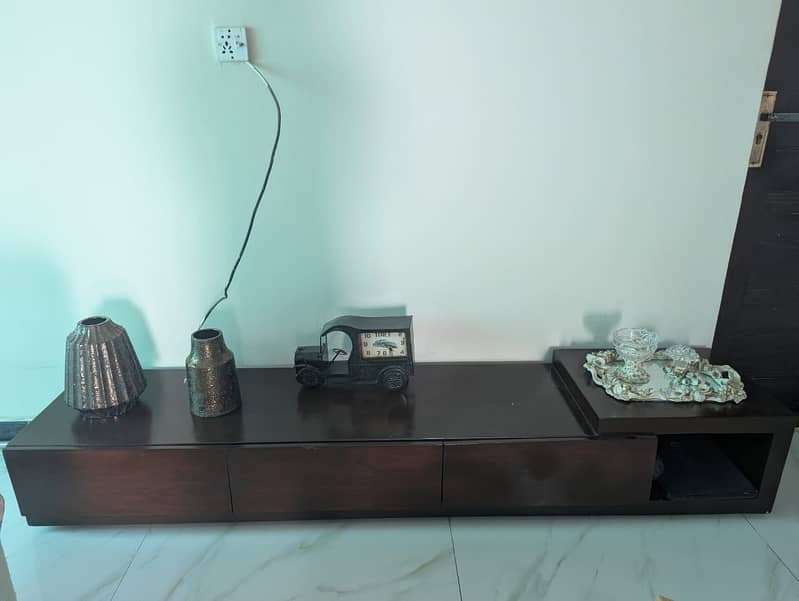 Media console 2
