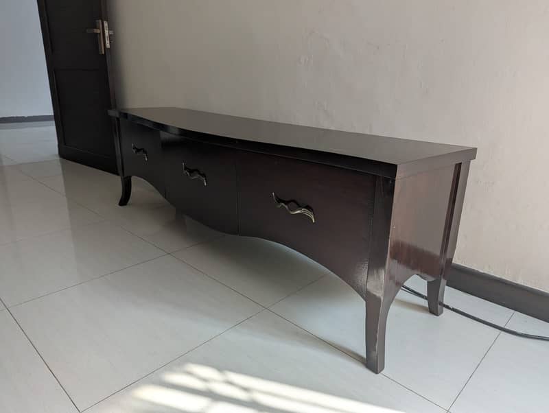 Media console 4
