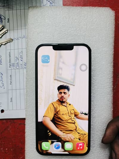 Apple iPhone 13