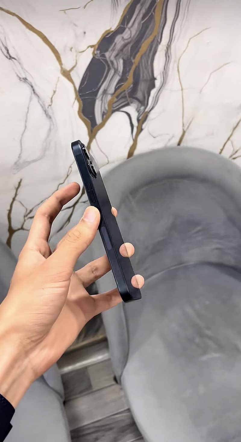 iPhone 13 3