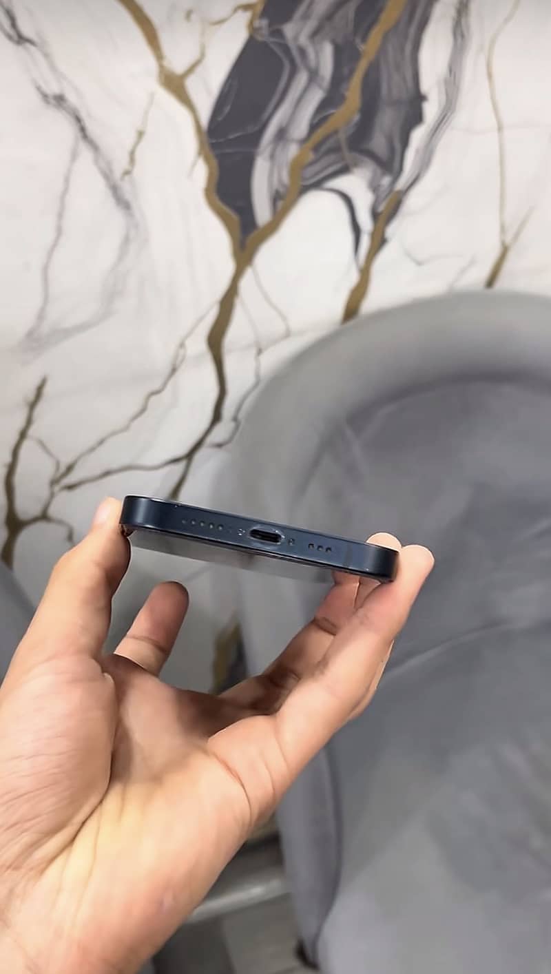 iPhone 13 4