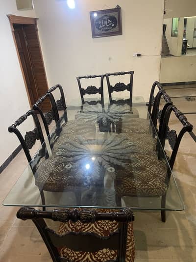 8 seater dining table almost fresh condition