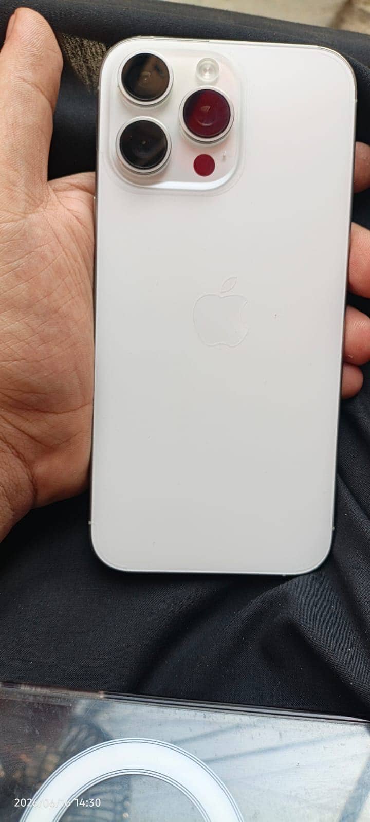 Apple iPhone 16 Pro Max 3
