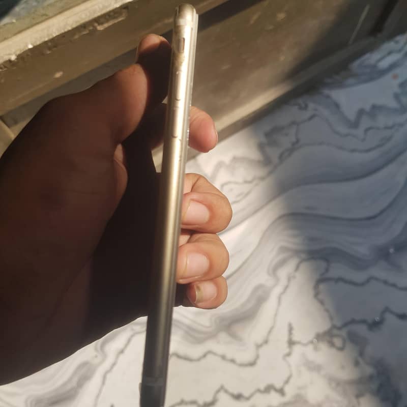 Apple iPhone 7 3