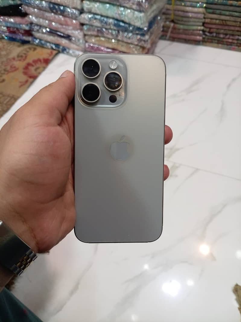 IPhone 15 Pro Max 0