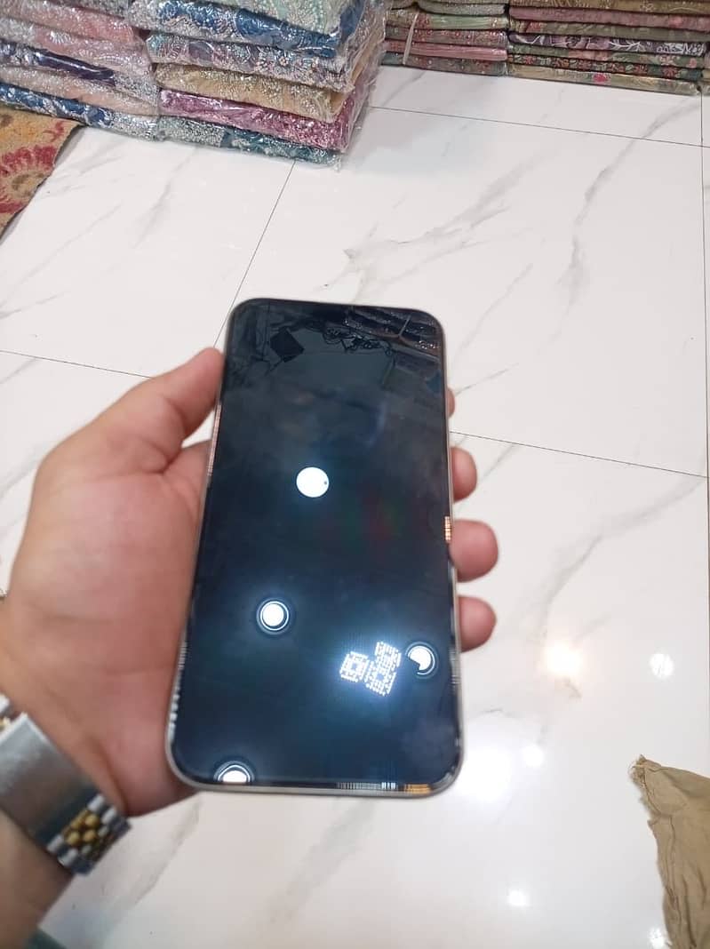 IPhone 15 Pro Max 4