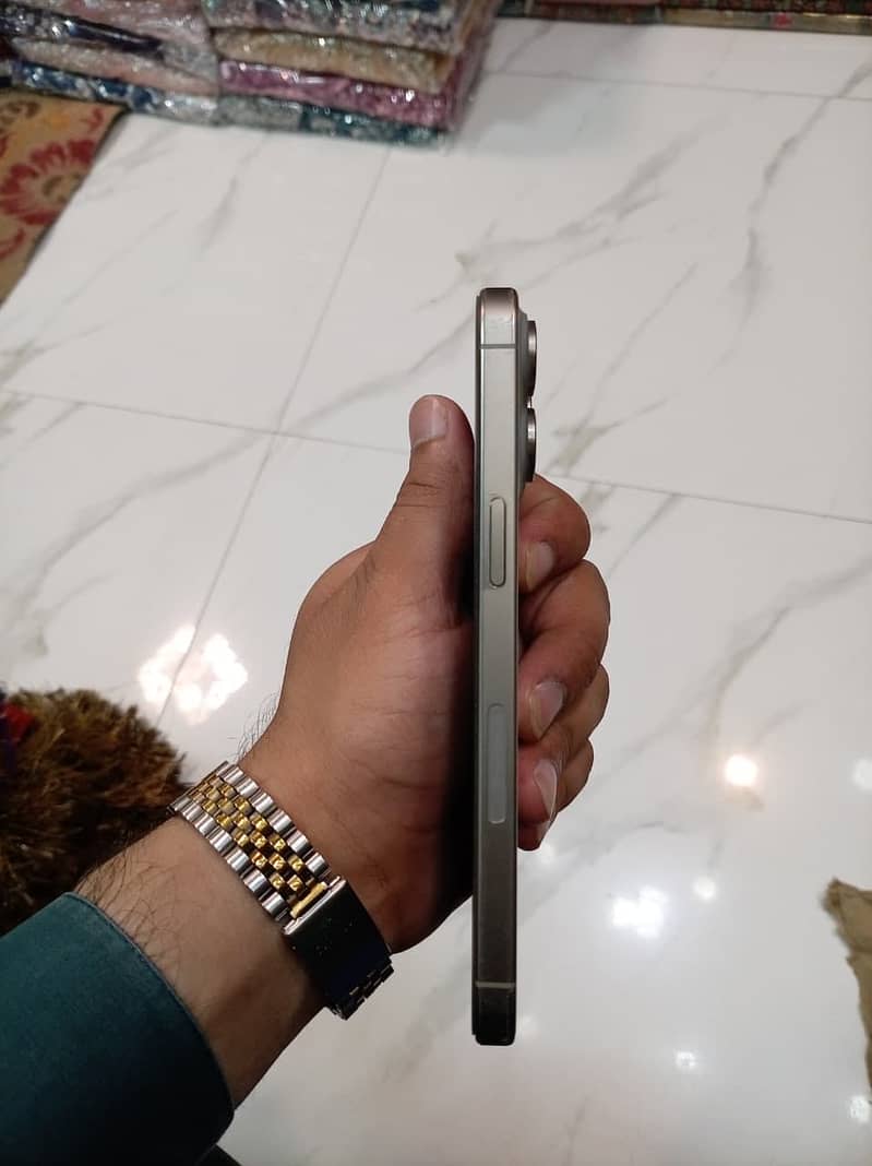 IPhone 15 Pro Max 5