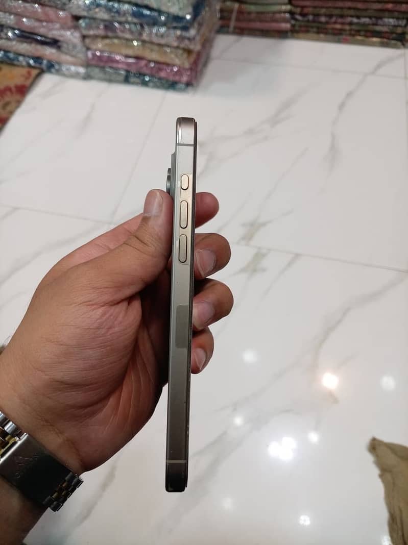 IPhone 15 Pro Max 6