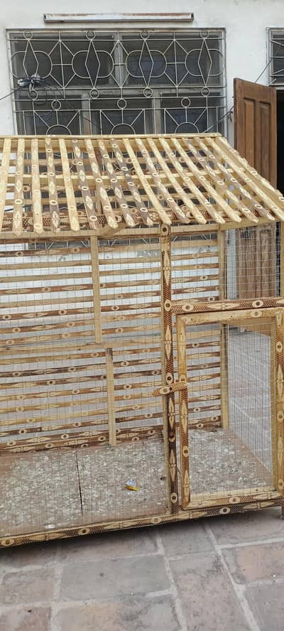 beautiful house  shape cage  in 9/10 condition