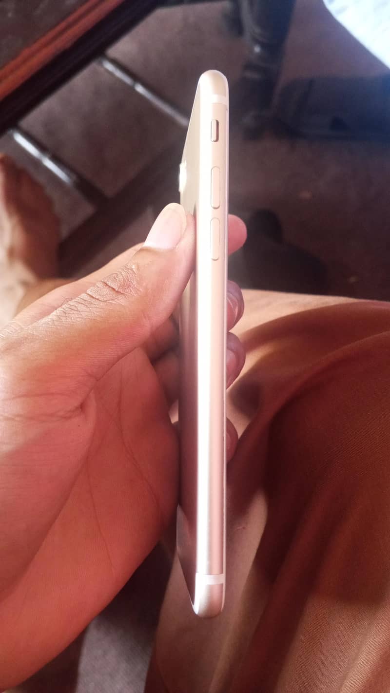 Apple iPhone 7 3
