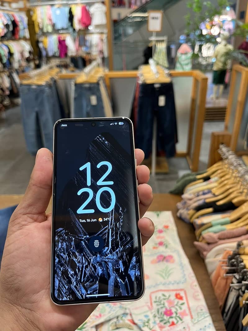 Google Pixel 8 3