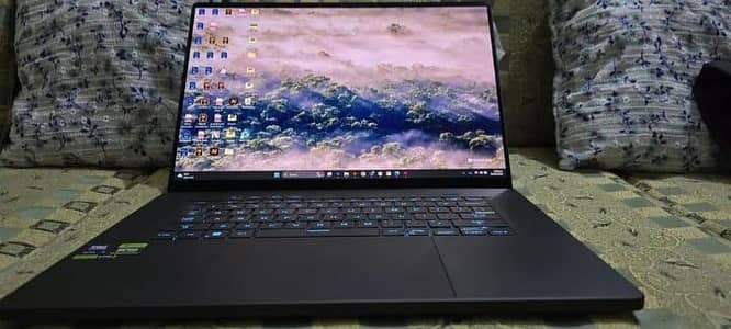 Asus zephyrus G16 Gaming laptop