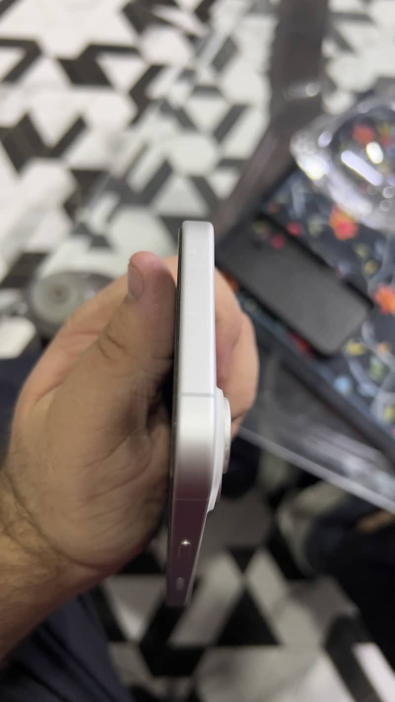 Apple iPhone 16 Plus 1