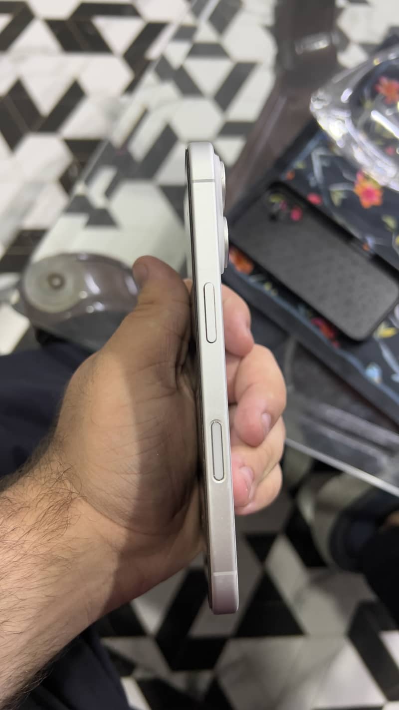 Apple iPhone 16 Plus 4