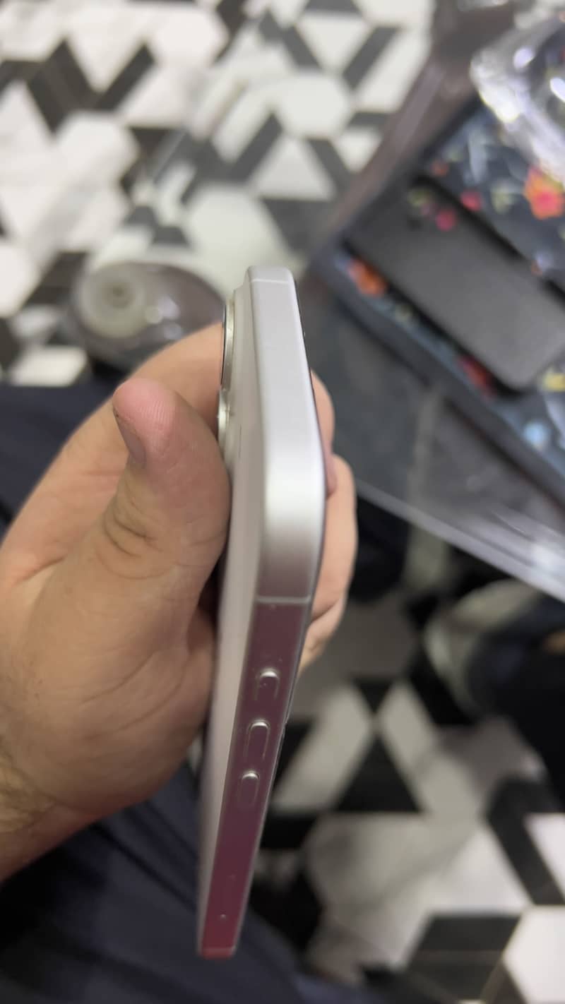 Apple iPhone 16 Plus 6