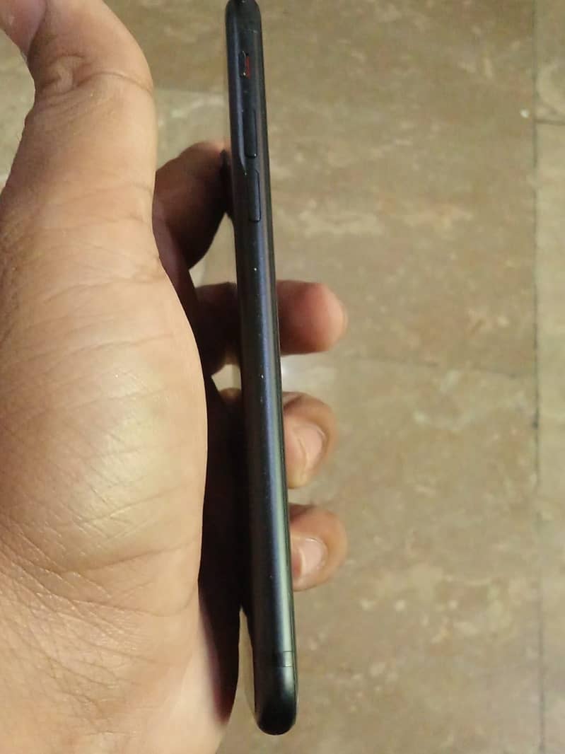 Apple iPhone 7 3