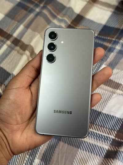 Samsung S24 10/10 Condition 4 months Sim time