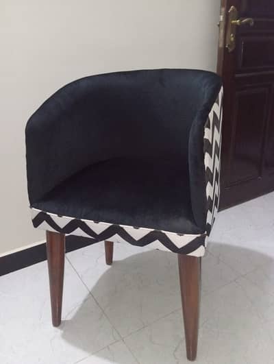 Dining Chairs Set Available for Sale