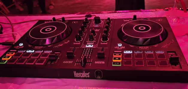*Hercules DJControl Inpulse 300 - Beginner DJ Controller*
