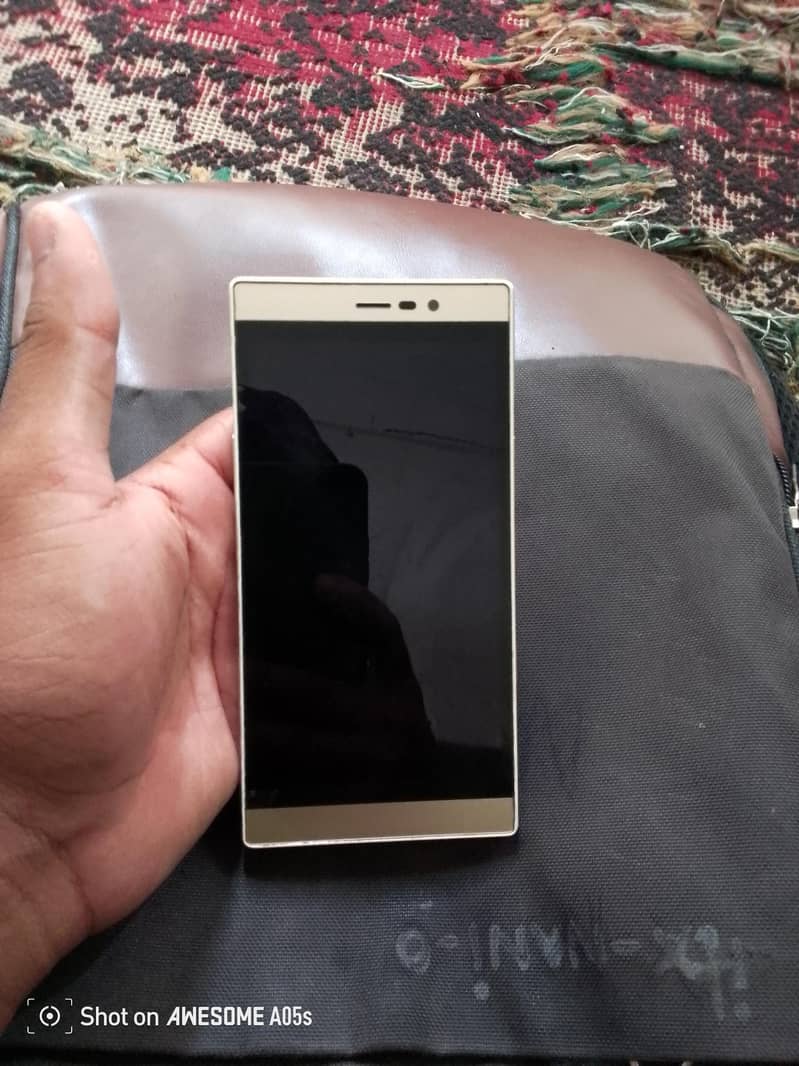 QMobile E1 1