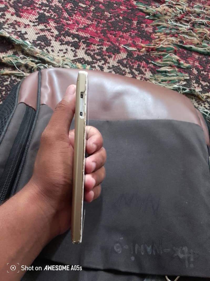 QMobile E1 3