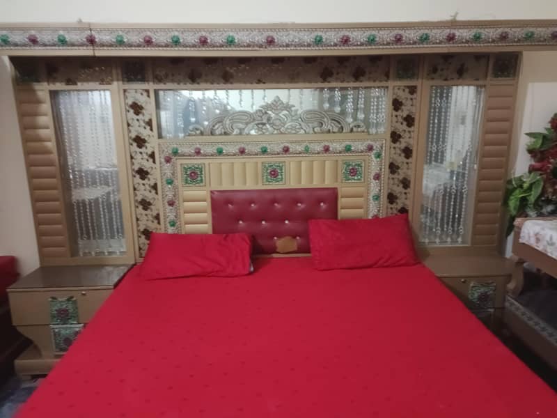 Queen bed 0