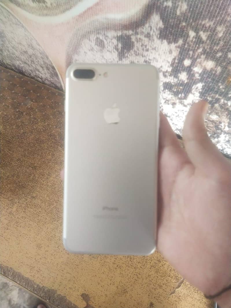 Apple iPhone 7 Plus 4
