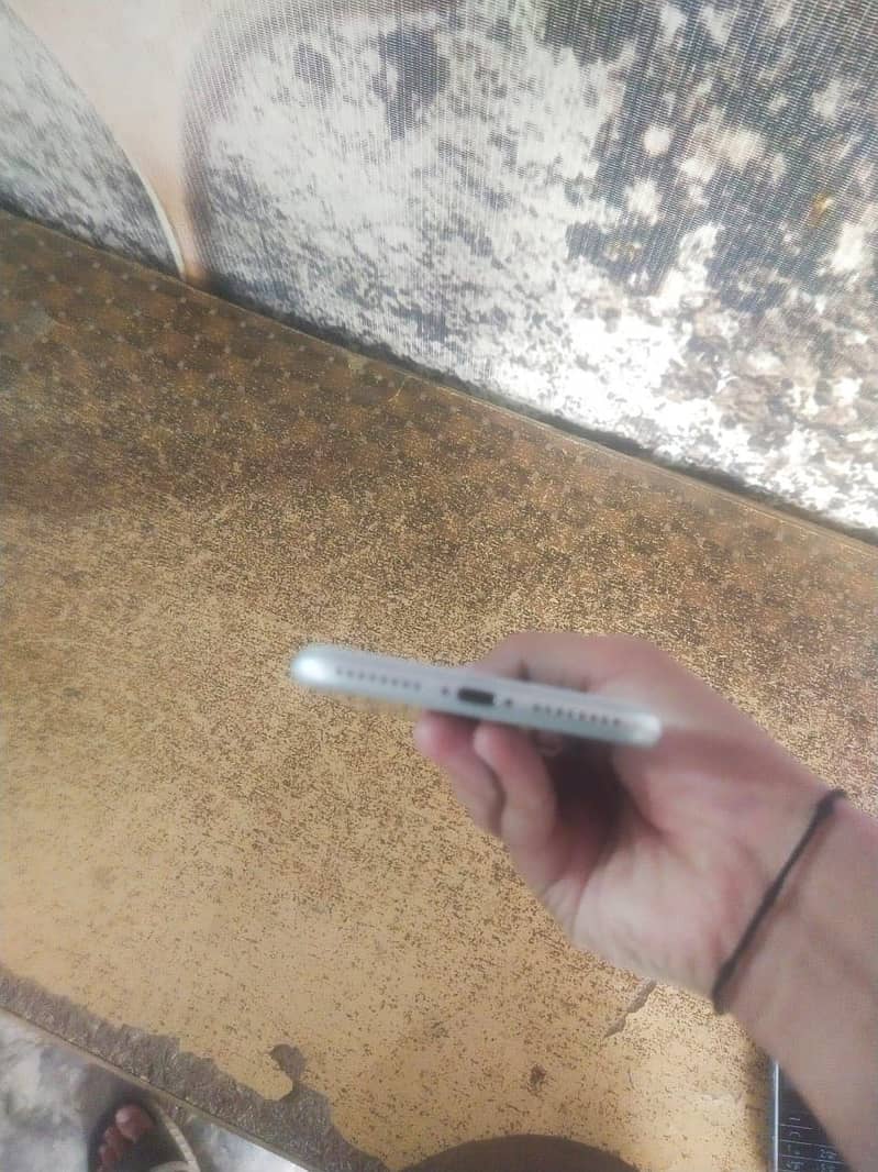 Apple iPhone 7 Plus 5