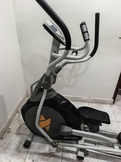 elliptical trainer xe326