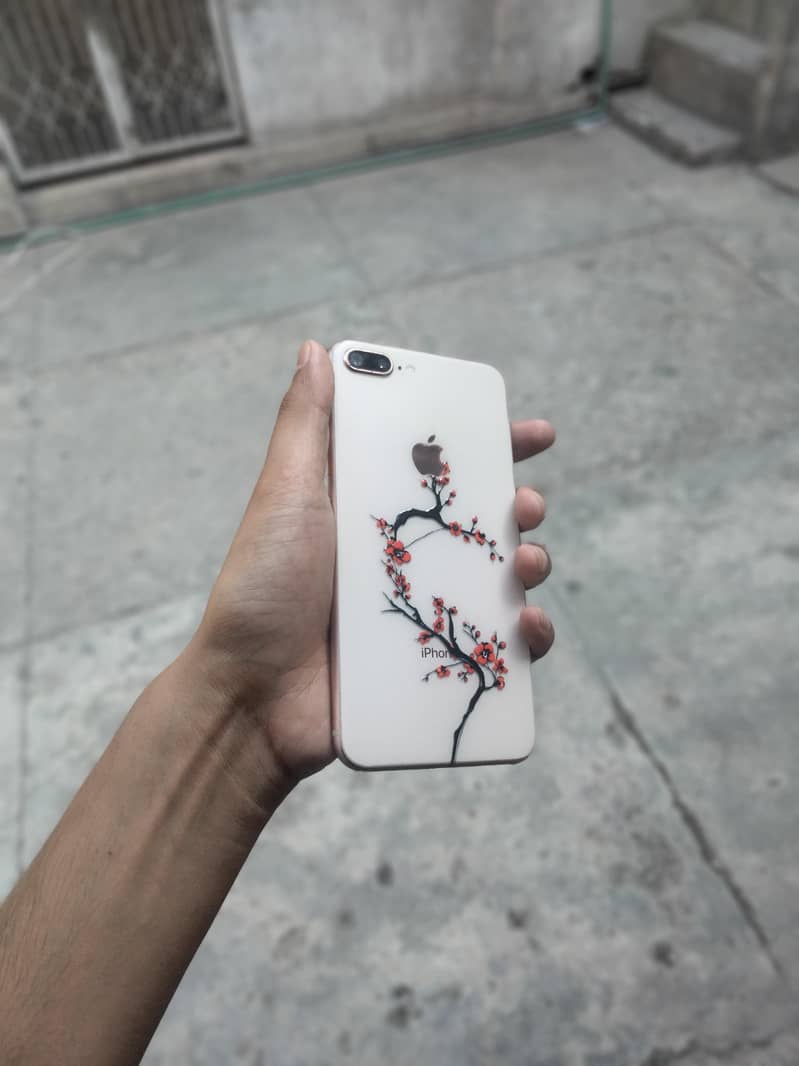Apple iPhone 8 Plus 0