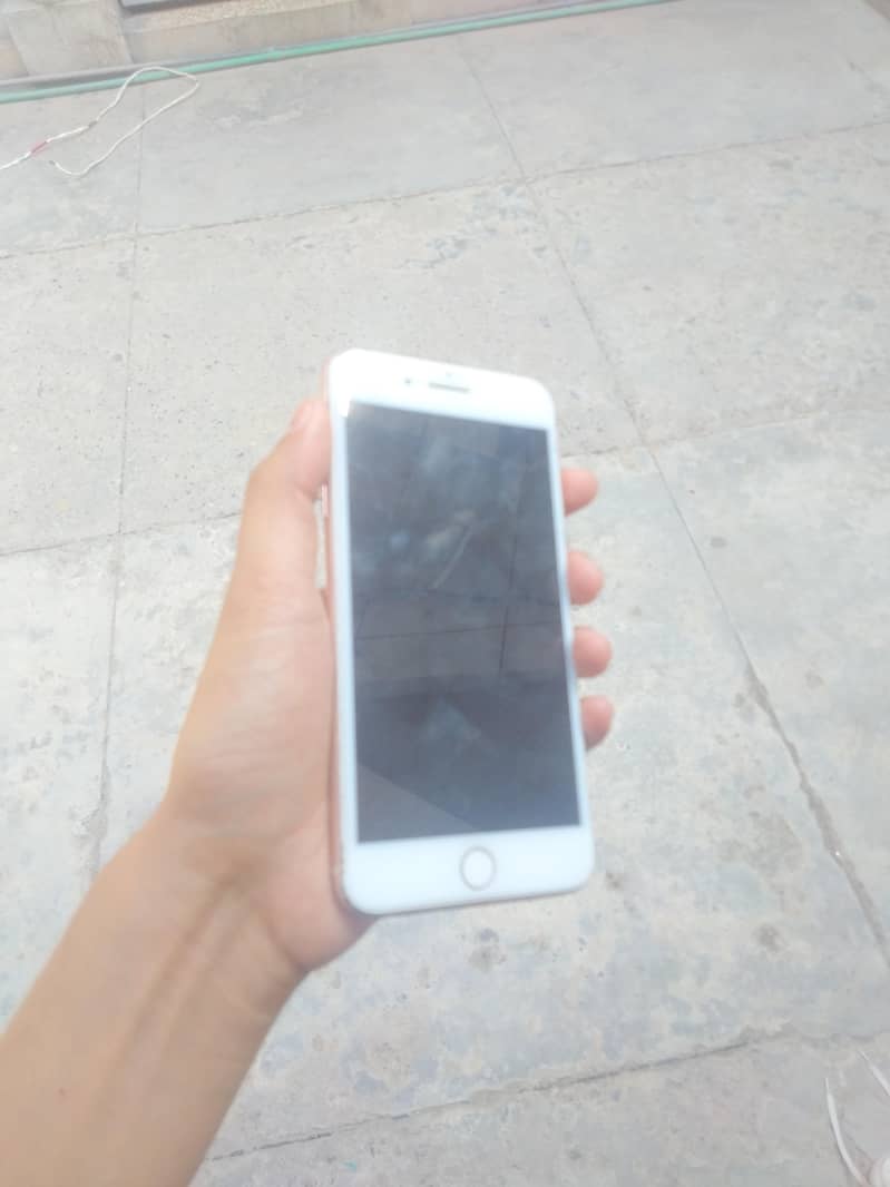 Apple iPhone 8 Plus 3