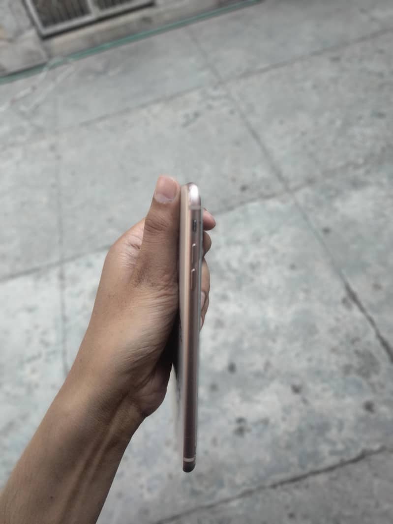Apple iPhone 8 Plus 5